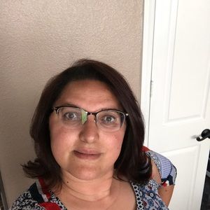 Meet your Posher, Dina